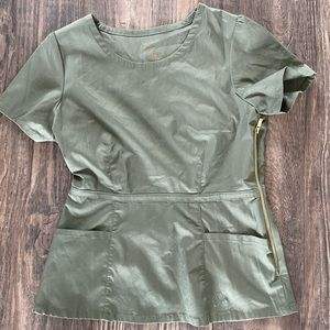 Jannuu scrub top with gold